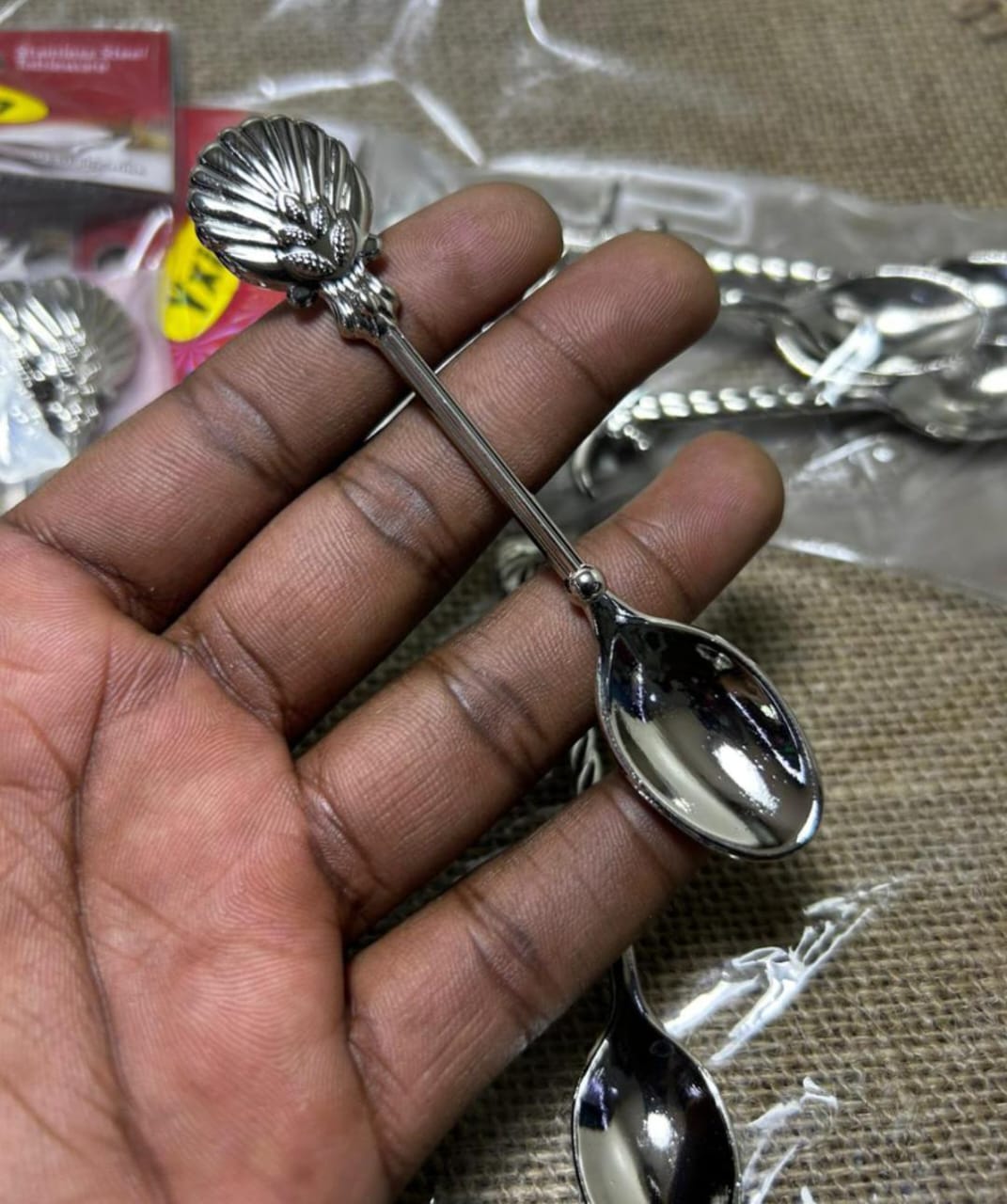 Elegant Shell Design Teaspoons - Image 2