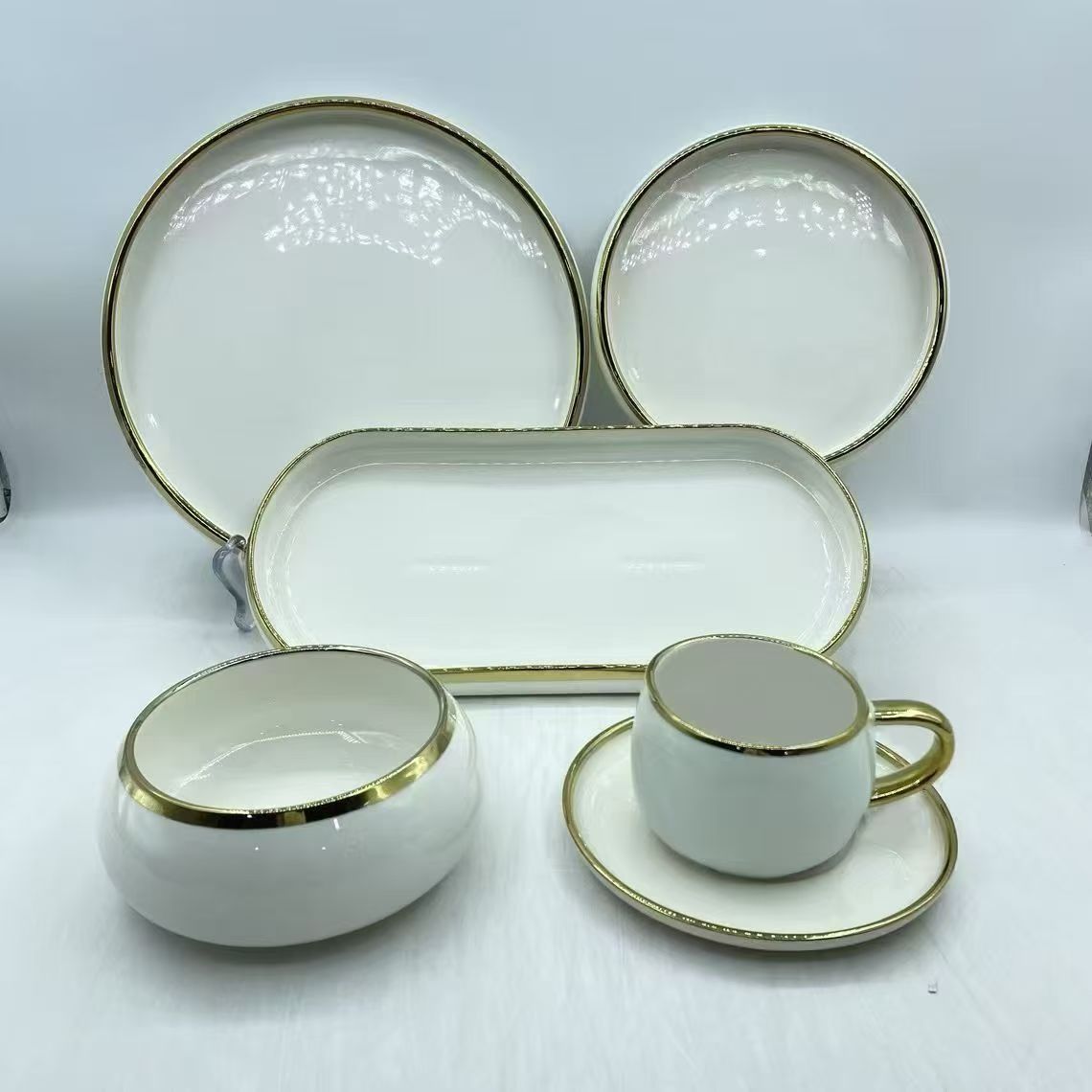 32pcs Elegant European gold ring Glazed Porcelain Dinner set
